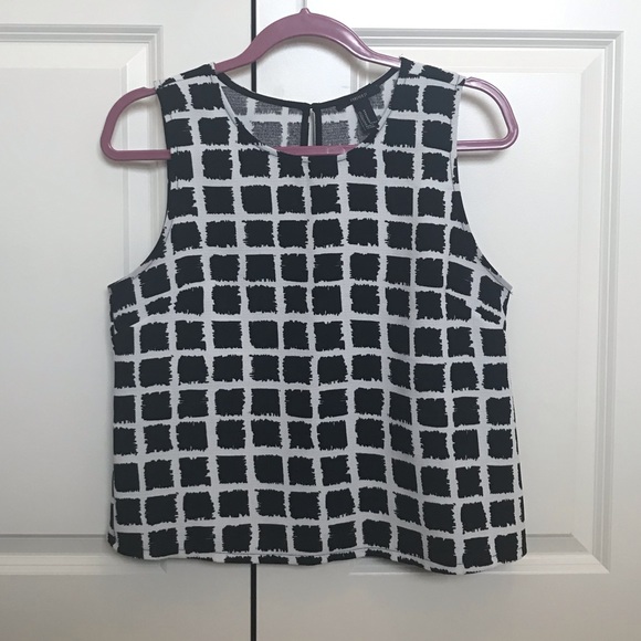 Forever 21 Black and White Top - Picture 1 of 6